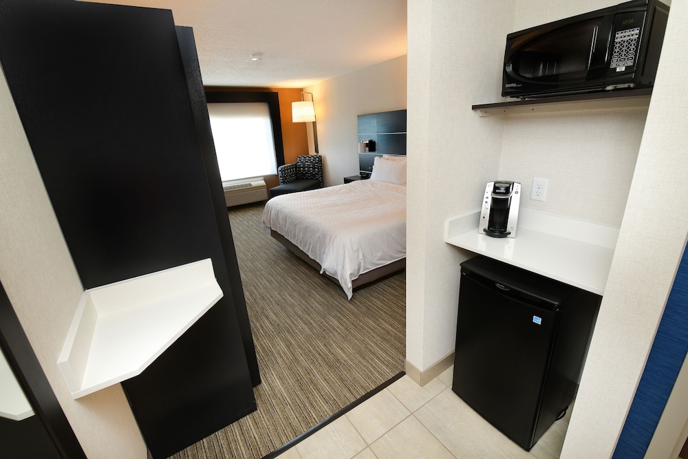 holiday inn express hotel and suites grand forks by ihg