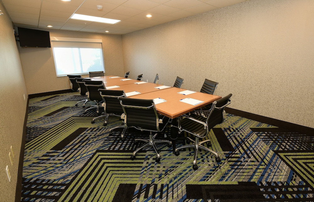 holiday inn express hotel and suites grand forks by ihg