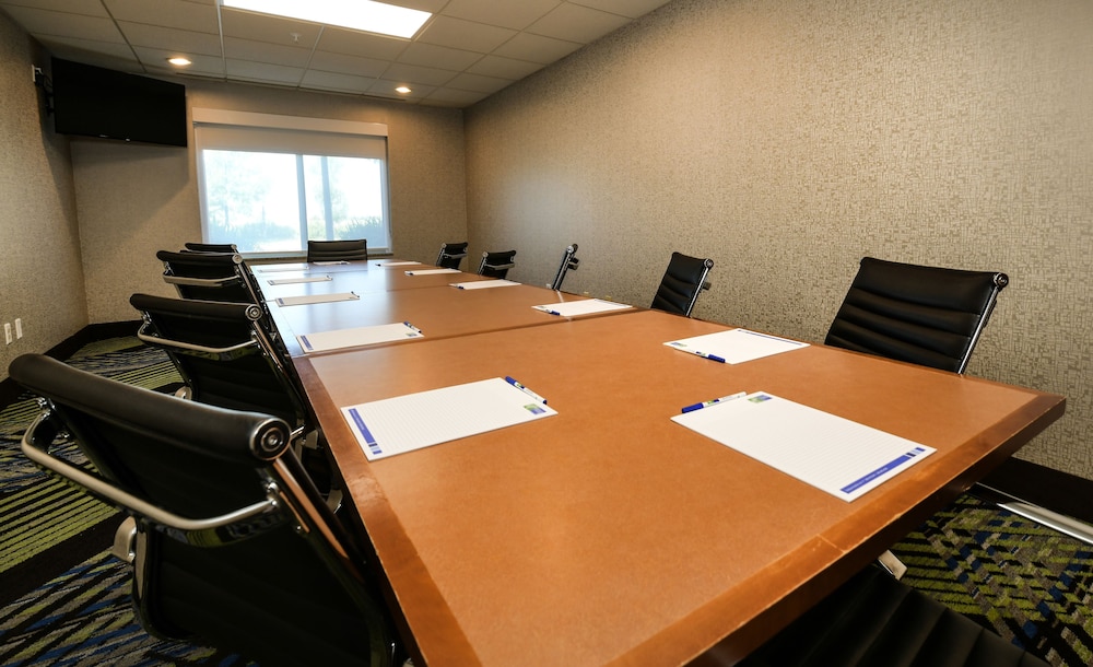 holiday inn express hotel and suites grand forks by ihg