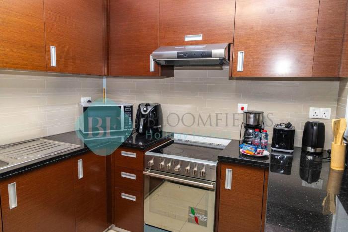 bloomfields 1br sky view at gate tower