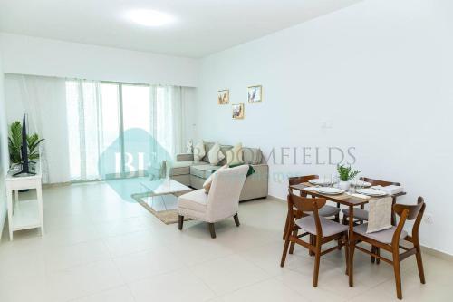bloomfields 1br sky view at gate tower