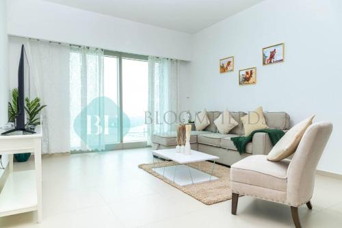 bloomfields 1br sky view at gate tower