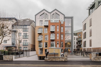 Waterside Living I Luxe Apartments,,4 star