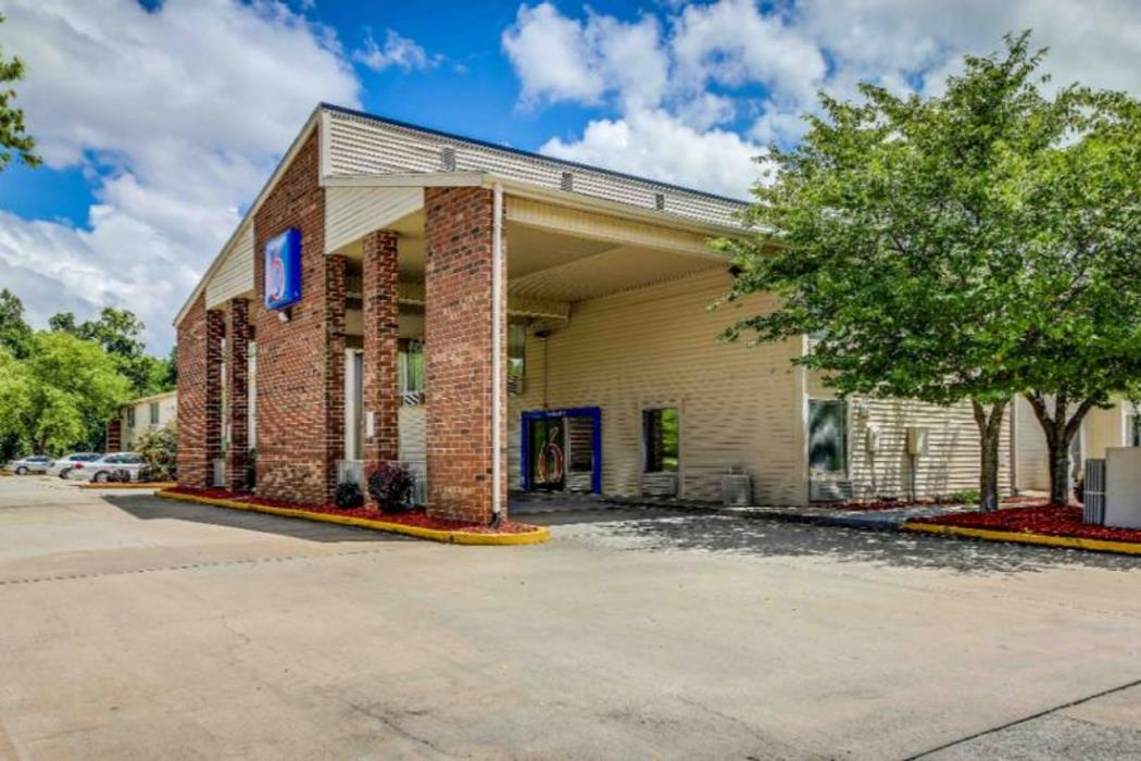 motel 6 greensboro nc airport