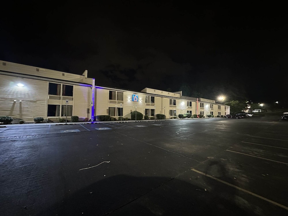 motel 6 greensboro nc airport