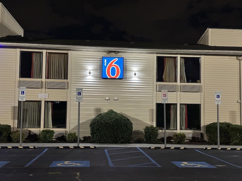 motel 6 greensboro nc airport