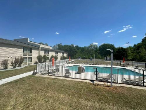 motel 6 greensboro nc airport