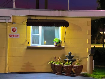 Park Motel,2020 N Tamiami Trl,3 star