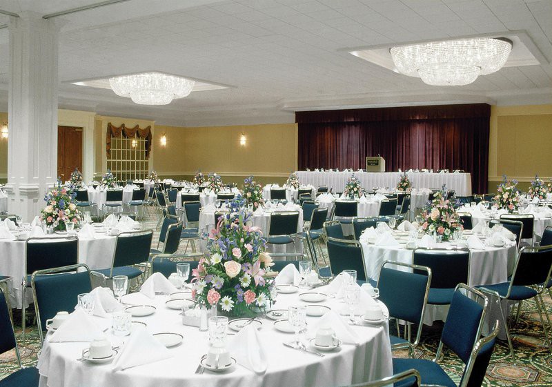 sheraton greensboro at four seasons