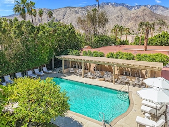 Casa Palma Hotel & Bungalows,1533 N Chaparral Rd,2 star