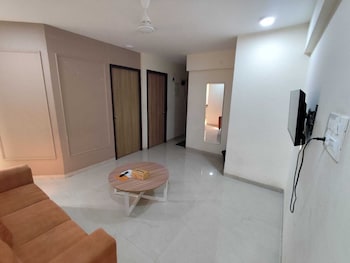 varsity by daily stays