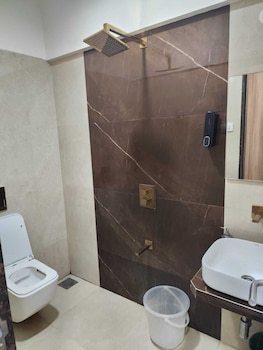 varsity by daily stays