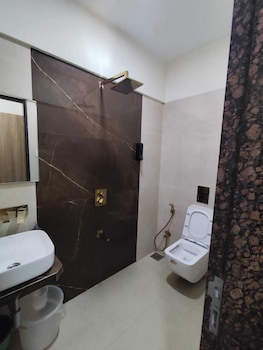 varsity by daily stays