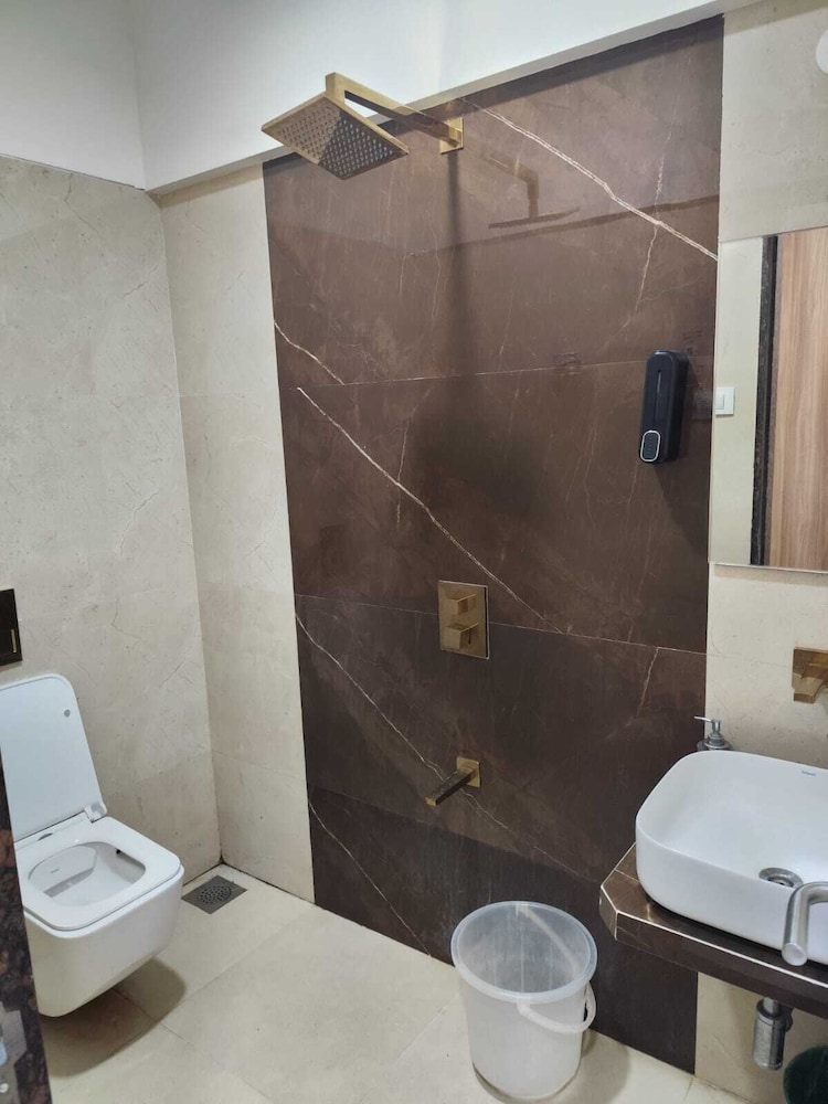 varsity by daily stays