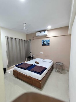 Varsity By Daily Stays,,2 star
