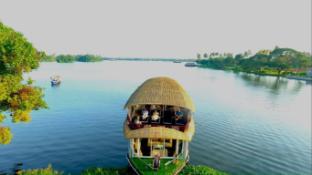 whispering waters houseboat