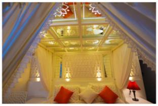 whispering waters houseboat