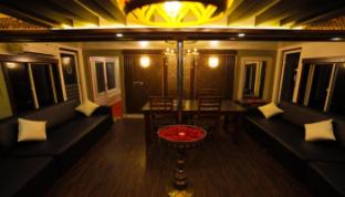 whispering waters houseboat