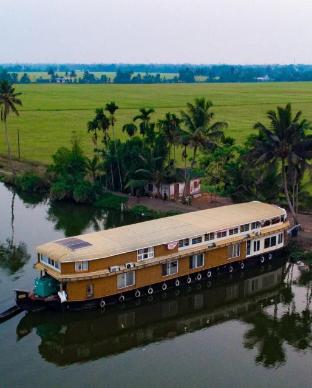 whispering waters houseboat