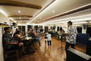 whispering waters houseboat