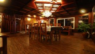 whispering waters houseboat