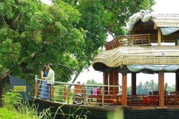whispering waters houseboat