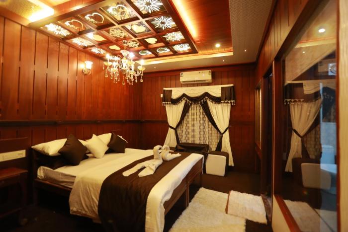 whispering waters houseboat