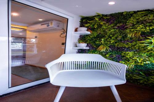 whispering waters houseboat