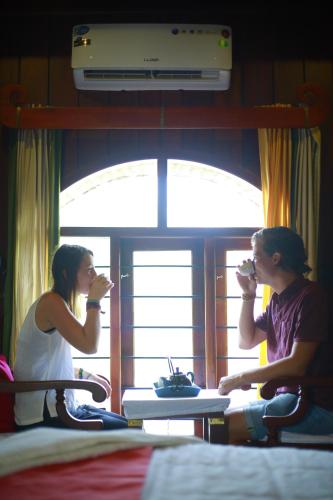 whispering waters houseboat