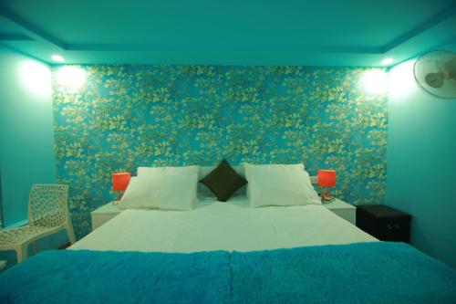 whispering waters houseboat