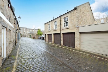 brightandcosy flat near scottish gallery