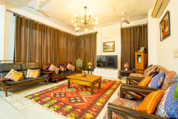 opulent antique 6br villa in gurugram