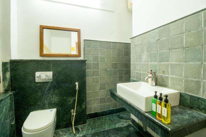 opulent antique 6br villa in gurugram