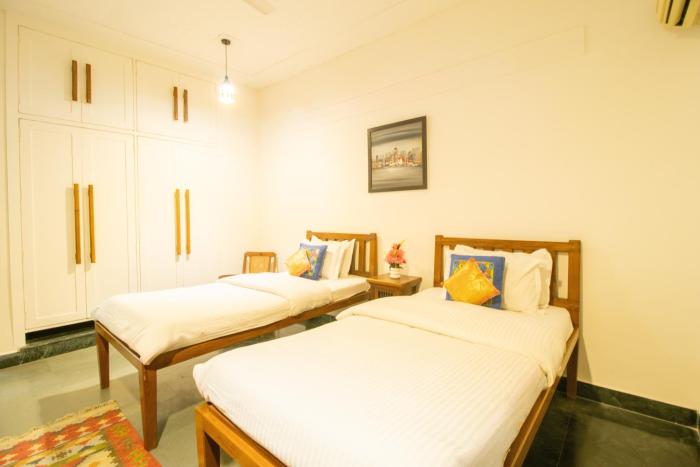 opulent antique 6br villa in gurugram