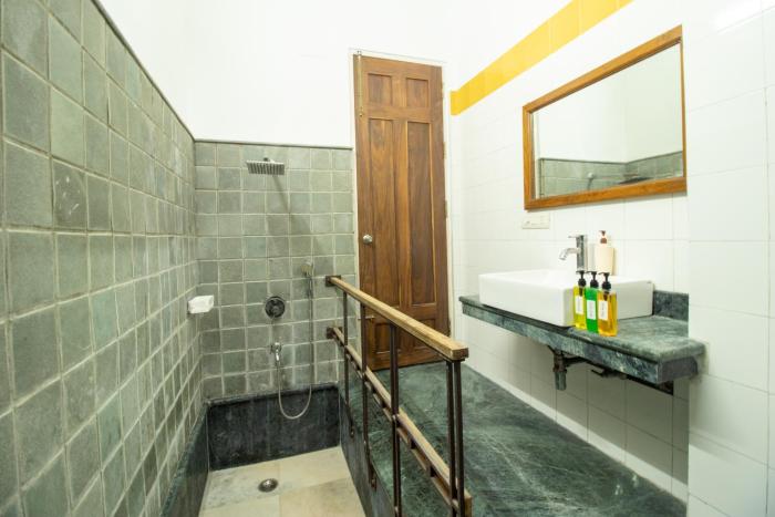 opulent antique 6br villa in gurugram