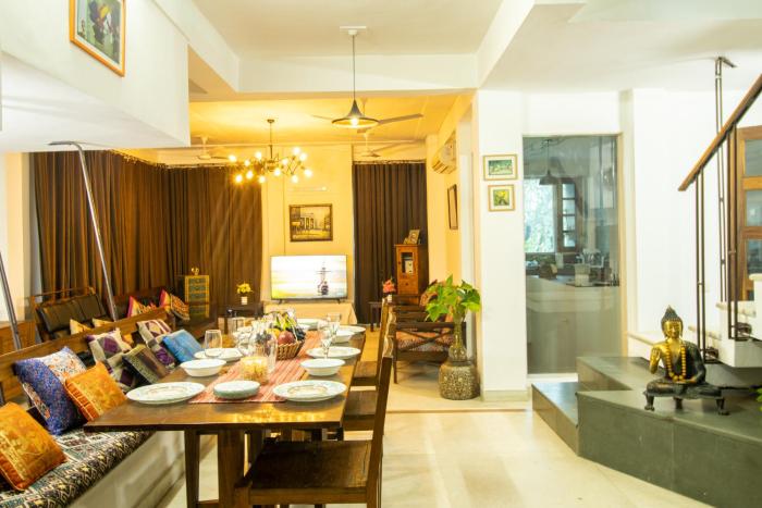 opulent antique 6br villa in gurugram