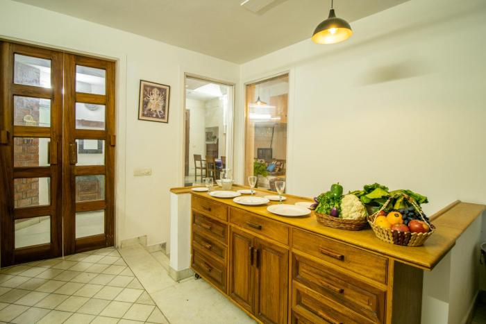 opulent antique 6br villa in gurugram