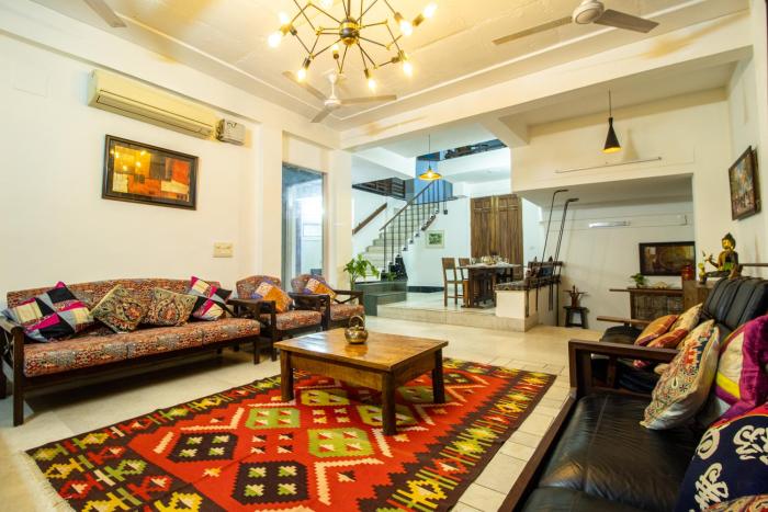 opulent antique 6br villa in gurugram