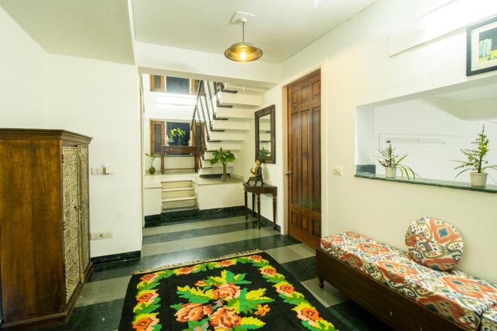 opulent antique 6br villa in gurugram