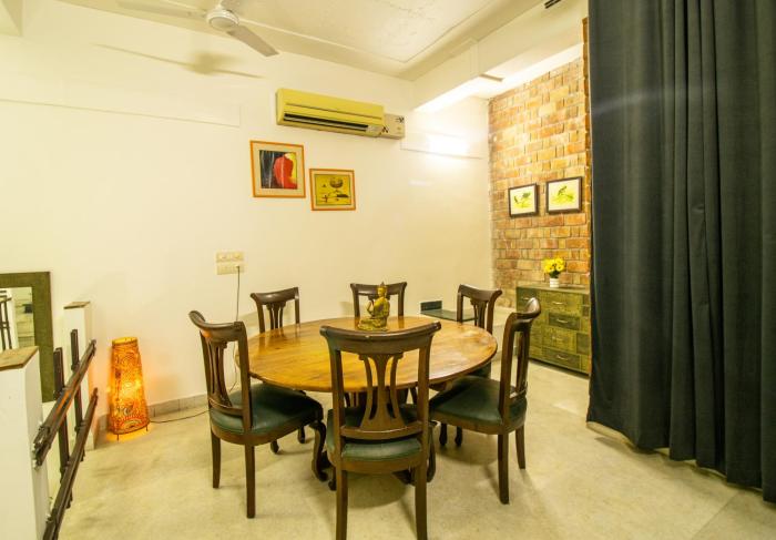 opulent antique 6br villa in gurugram