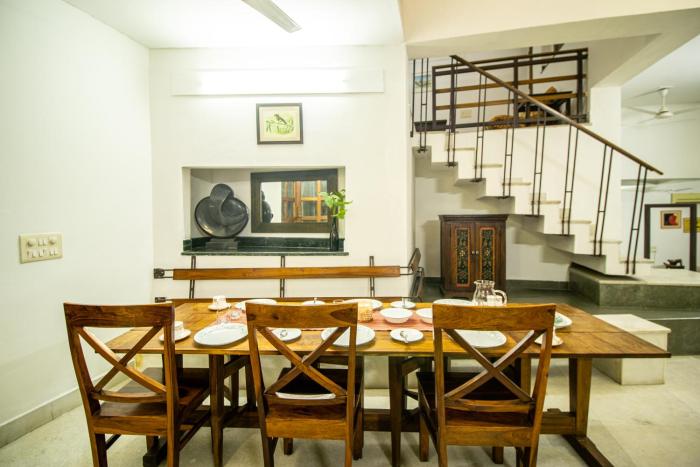 opulent antique 6br villa in gurugram