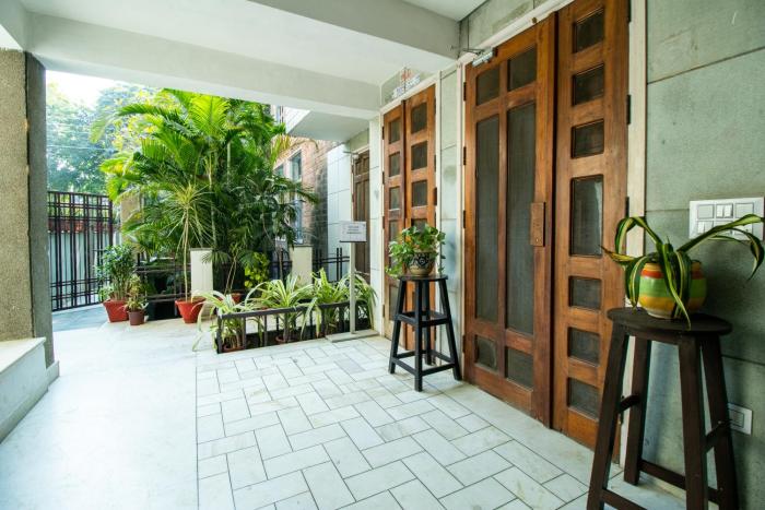 opulent antique 6br villa in gurugram