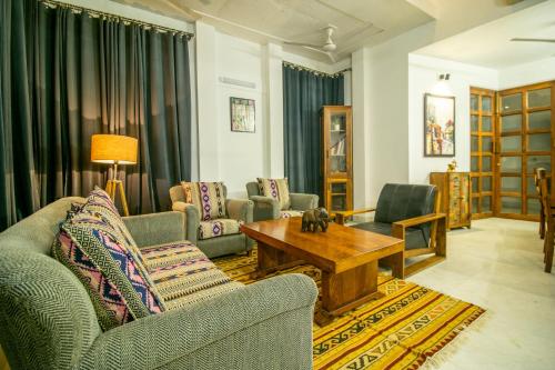 Opulent Antique 6Br Villa In Gurugram,,3 star