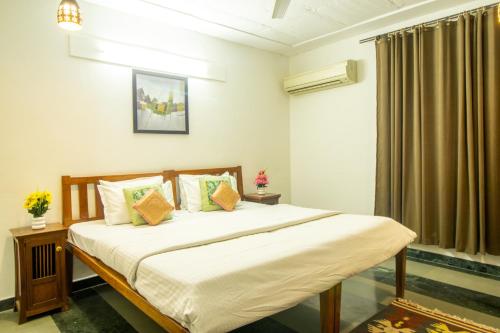 opulent antique 6br villa in gurugram