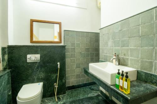 opulent antique 6br villa in gurugram