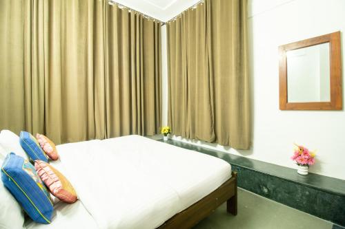 opulent antique 6br villa in gurugram