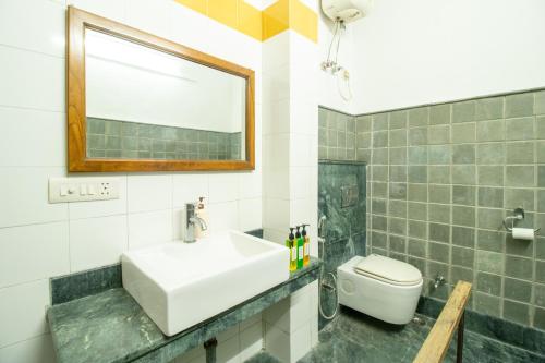 opulent antique 6br villa in gurugram