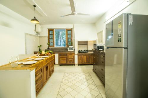 opulent antique 6br villa in gurugram