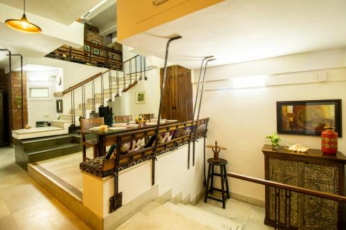 opulent antique 6br villa in gurugram