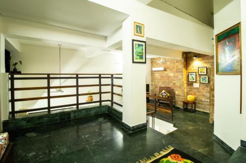 opulent antique 6br villa in gurugram